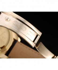 Yellow gold bezel with tachymeter