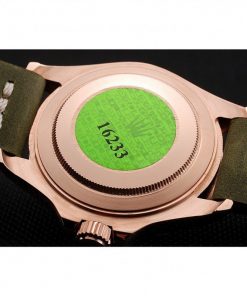 Green bezel with engraved minute markers
